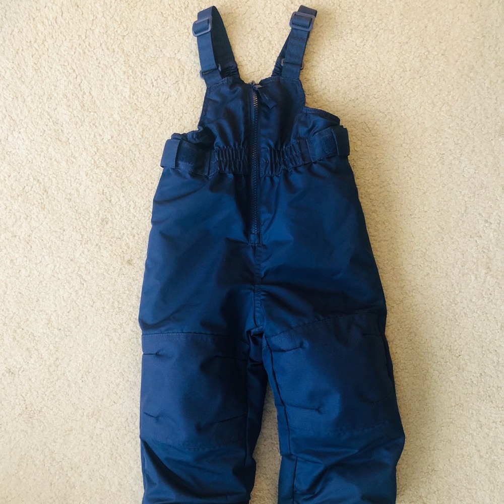 Size 2T navy blue snowsuit ❄️